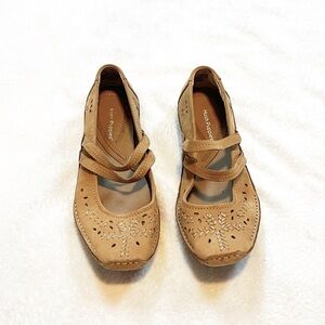 Hush Puppies Wave Reflex Tan Suede Leather Slip On Comfort Flats Women’s Size 7
